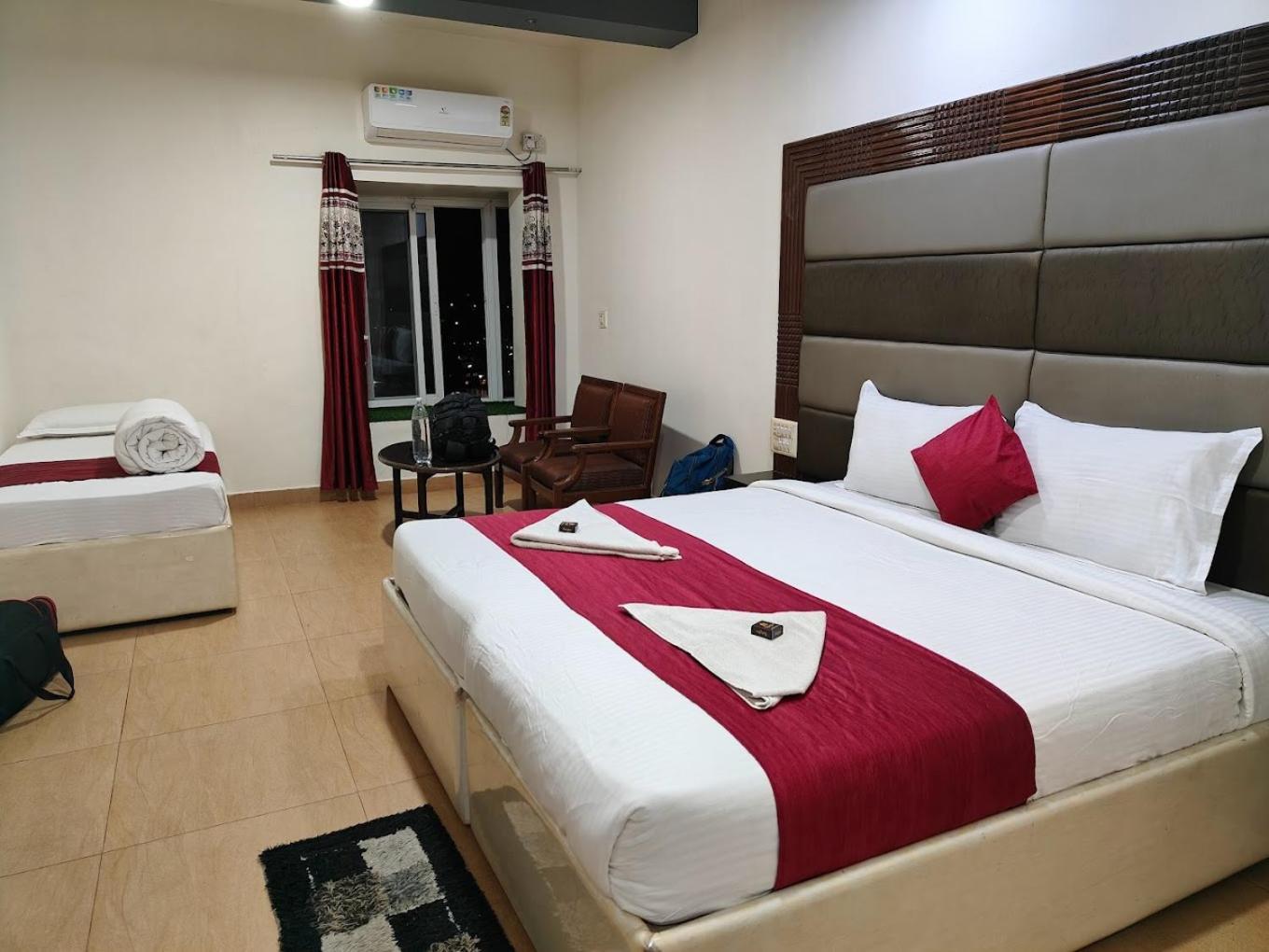 Hotel New Rajdarshan Madikeri Eksteriør billede