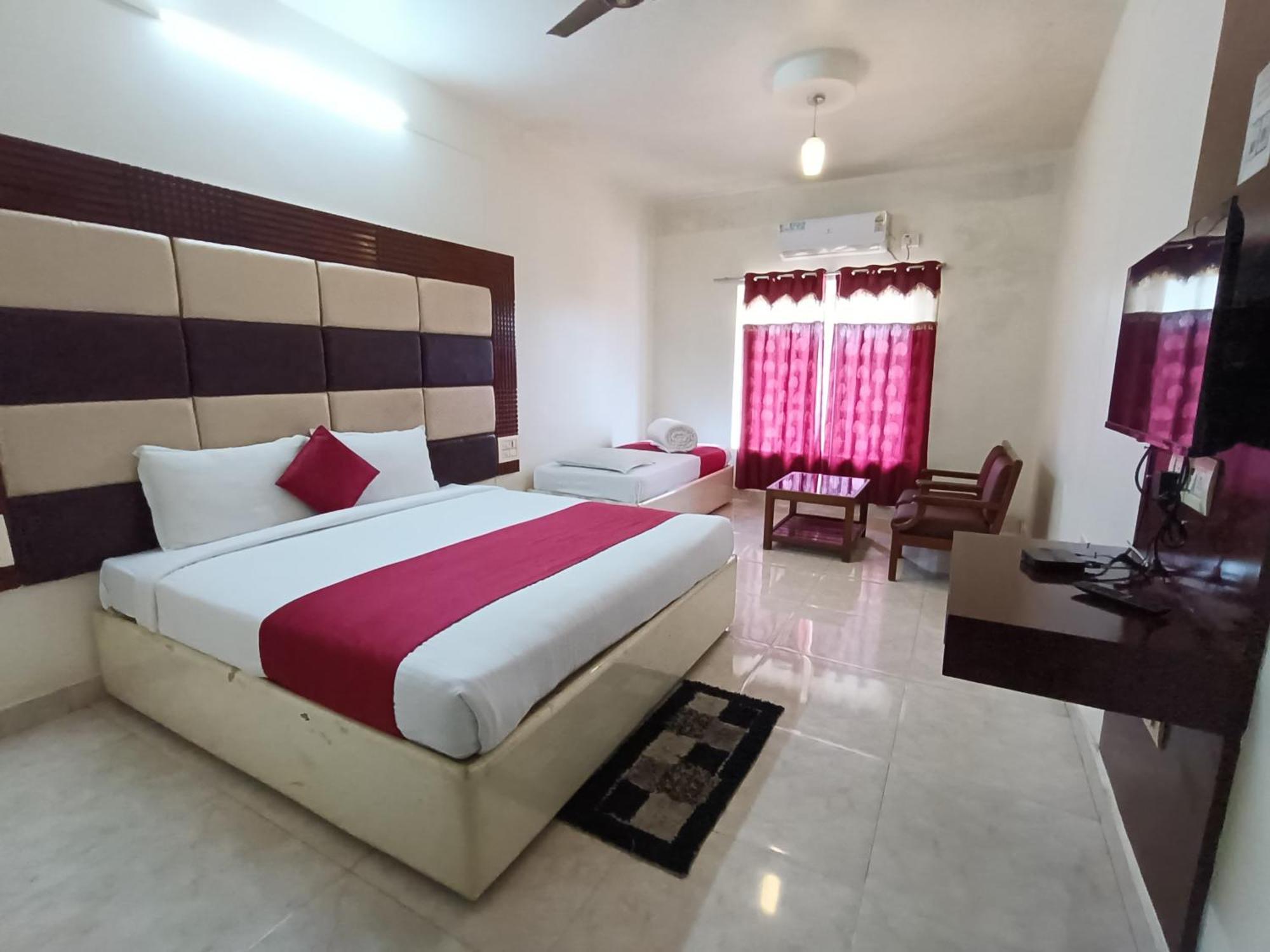 Hotel New Rajdarshan Madikeri Eksteriør billede