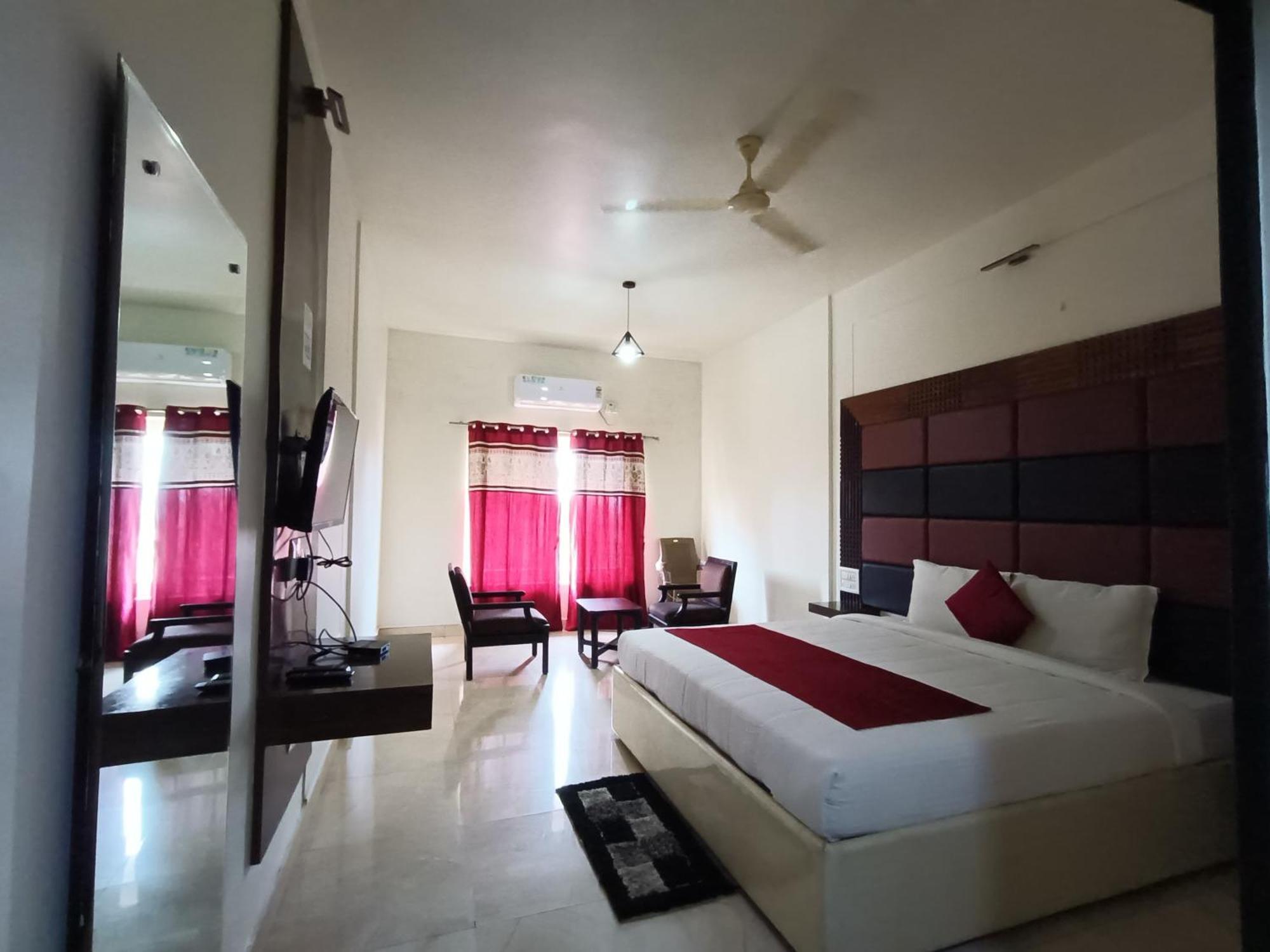 Hotel New Rajdarshan Madikeri Eksteriør billede