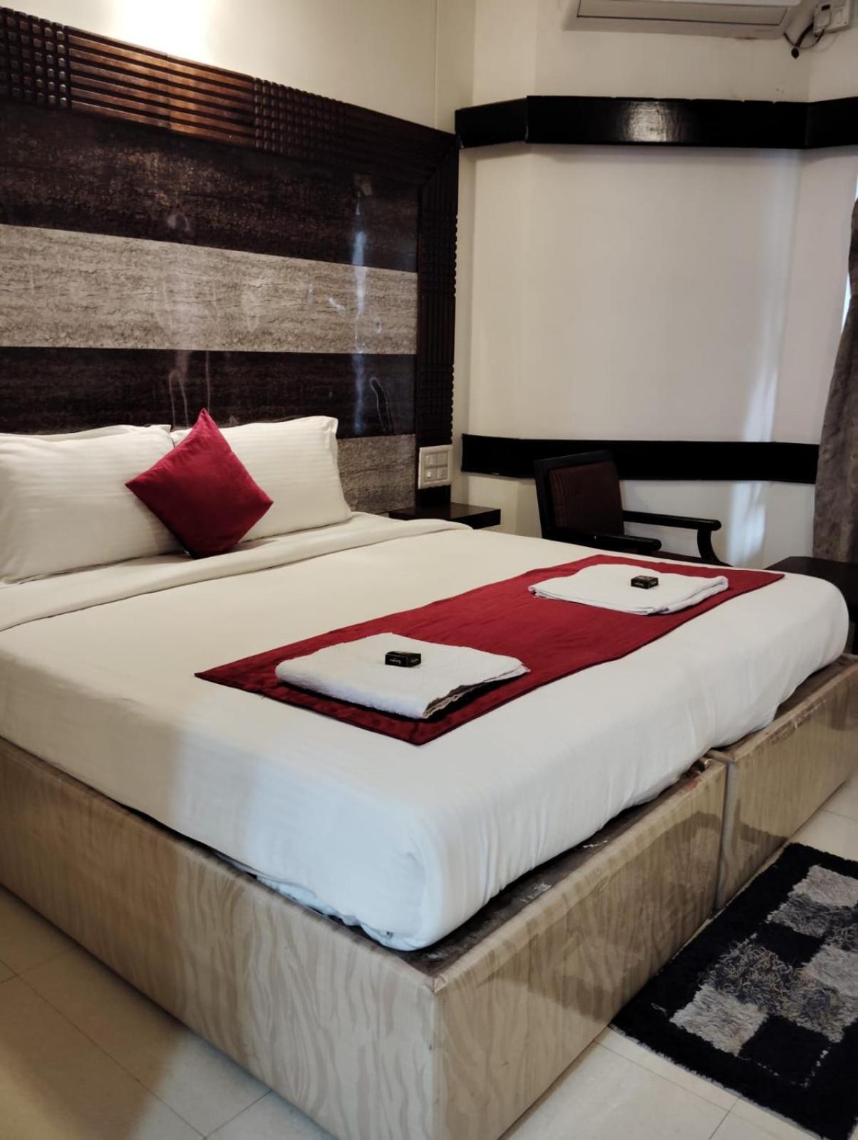 Hotel New Rajdarshan Madikeri Eksteriør billede
