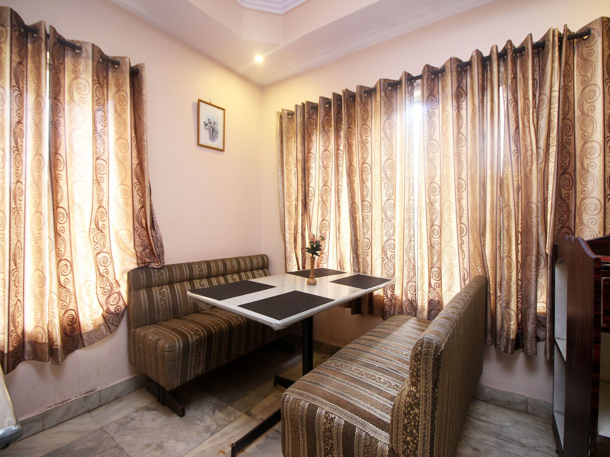 Hotel New Rajdarshan Madikeri Eksteriør billede